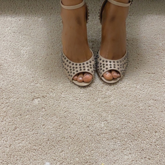 Sz 11 Taupe Studded Pumps - Picture 16 of 16